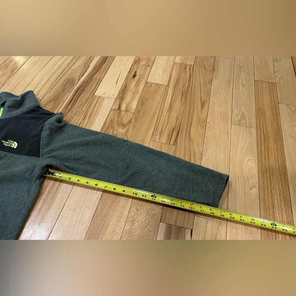 The North Face Grey Long Sleeve Half Zip Fleece Pullover - Boy’s Size XL (18/20) - Picture 6 of 7